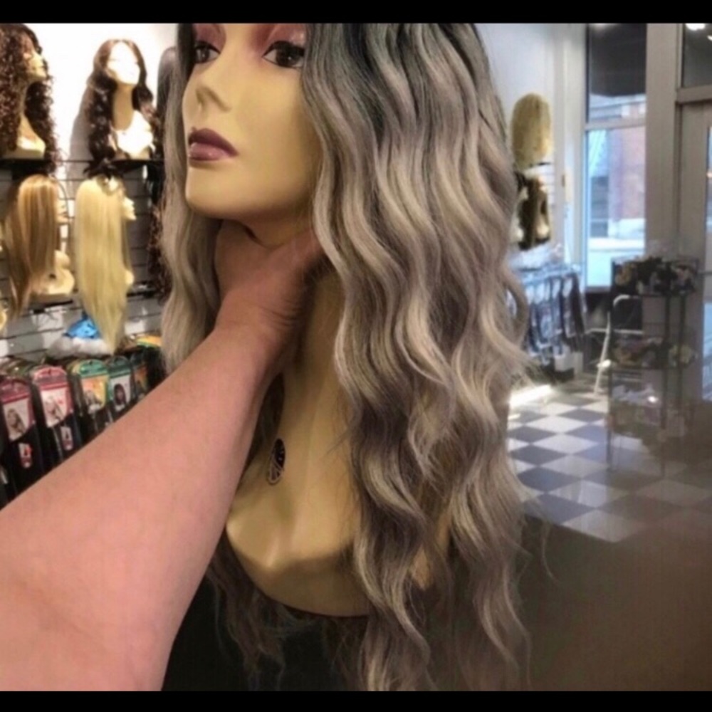 Long grey ombré wig Swisslace Lacefront now available - Picture 6 of 8